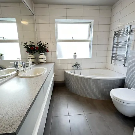 Spacious And Family Friendly In Kopavogur *